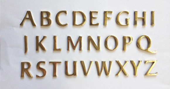 □人気の金物、真鍮製のアルファベット切文字□